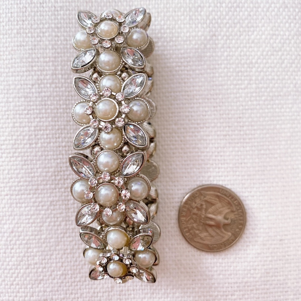 Pretty rhinestone and pearl bracelet